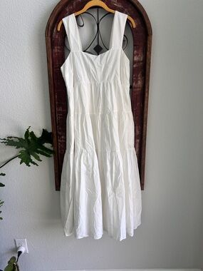 eesome White Square-Neck Tiered Maxi Dress